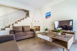 Living room - Prengos Sea View Villa (Neo Chorio)