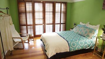 5 bedrooms, iron/ironing board, bed sheets