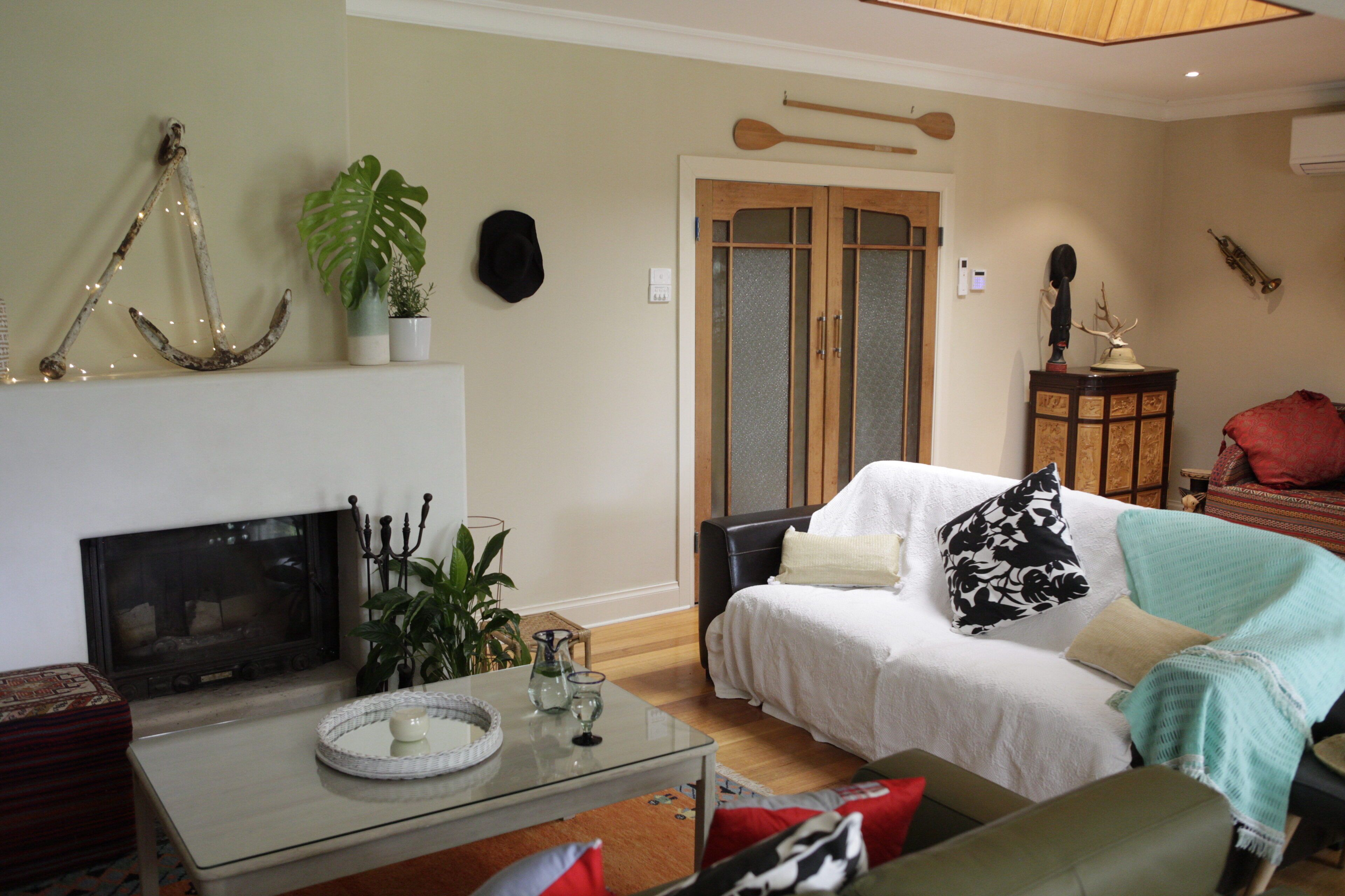 TV, fireplace, DVD player, books