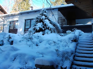 Exterior - Quiet Chalet in Kaumberg near Vienna with Garden (Kaumberg)