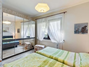 2 bedrooms, individually furnished - Quiet Chalet in Kaumberg near Vienna with Garden (Kaumberg)