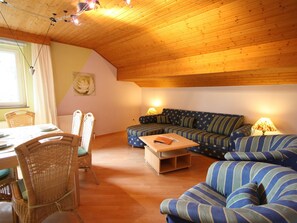 Living area - Apartment in Krispl Near Hiking Trails (Krispl)