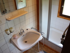 Chalet | Bathroom - Peaceful Chalet in Thalgau With Mountain View (Thalgau)