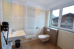 Apartment | Bathroom