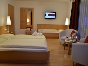 Chalet | 8 bedrooms, individually furnished