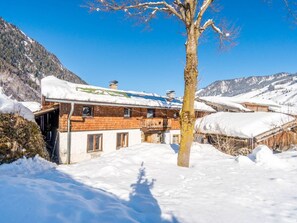 Exterior - Lovely Holiday Home in Rauris With Terrace (Rauris)