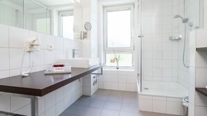 Apartment | Bathroom - Cozy Apartment in Kaprun With Wellness Centre Near (Kaprun)