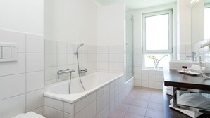 Apartment | Bathroom | Bathtub - Peaceful Apartment in Kaprun With Sauna (Kaprun)