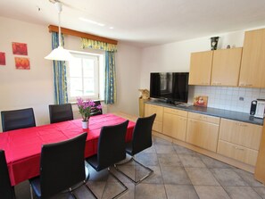 Living room - Spacious Apartment in Kaprun Salzburg With Parking (Kaprun)
