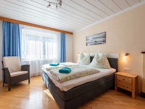 Apartment | 3 bedrooms, individually furnished, bed sheets - Spacious Apartment in Stuhlfelden near Ski Area (Stuhlfelden)