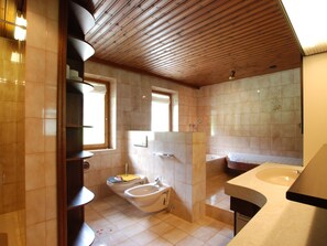 House | Bathroom - Great Group Holiday Home (Neukirchen am Grossvenediger)