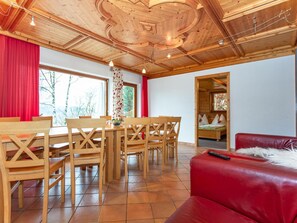 House | Dining - Great Group Holiday Home (Neukirchen am Grossvenediger)