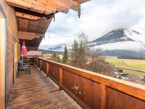 House | View from property - Great Group Holiday Home (Neukirchen am Grossvenediger)