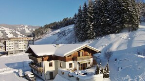 Unclassified image, 2 of 22, button - Pretty Apartment in Saalbach-Hinterglemm near Ski Area (Saalbach-Hinterglemm)