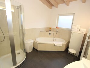 Apartment | Bathroom