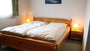 A wooden bed with two pillows and two bedside tables with lamps. - Large Holiday Home With Plenty of Privacy (Flachau)
