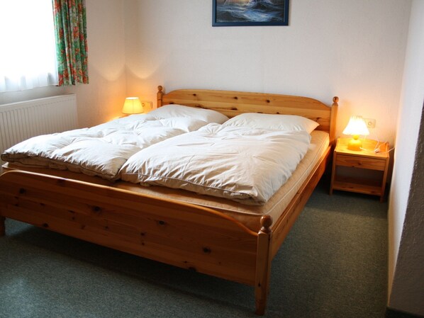 Apartment | 4 bilik tidur, dilengkapkan perabot secara berasingan, cadar katil 