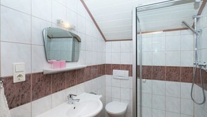 Shower - Apartment in Fulpmes With Balcony (Fulpmes)