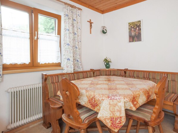 Dining - Spacious Apartment in Wagrain With Balcony (Wagrain)