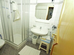 Apartment | Badezimmer | Dusche, Handtücher