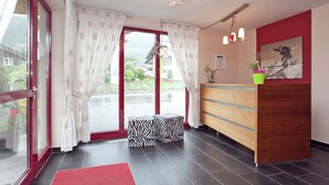 Lobby - Magnificent Chalet in Kaprun With Balcony and Mountain Views (Kaprun)