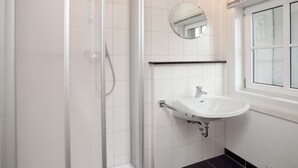 Shower, towels - Magnificent Chalet in Kaprun With Balcony and Mountain Views (Kaprun)