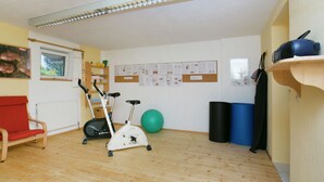 Fitness facility - Beautiful Apartment in Strass im Zillertal With Parking (Strass im Zillertal)