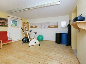 Fitness facility - Beautiful Apartment in Strass im Zillertal With Parking (Strass im Zillertal)