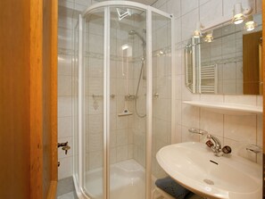 Apartment | Bathroom - Beautiful Apartment in Strass im Zillertal With Parking (Strass im Zillertal)