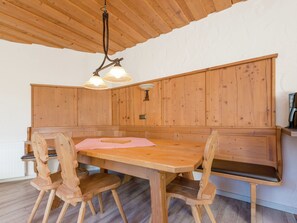 Dining - Spacious Apartment in Kaprun With a Private Sauna (Kaprun)