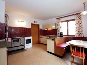 Kühlschrank, Mikrowelle, Ofen, Geschirrspüler