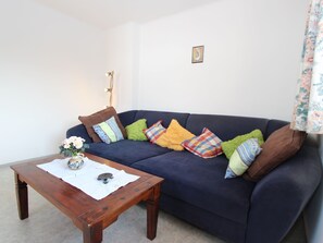 House | Living room - Cozy Holiday Home in Maishofen near Ski Area (Maishofen)