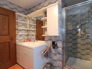 Apartment | Badezimmer | Badewanne, Handtücher