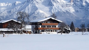 Apartment | Exterior - Spacious Apartment near Ski Trail in Maishofen (Maishofen)