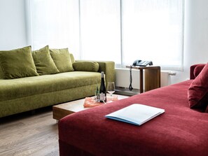 2 Schlafzimmer, Babybetten, Bettwäsche