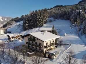 Exterior - Spacious Apartment in Saalbach-hinterglemm With Balcony (Saalbach-Hinterglemm)