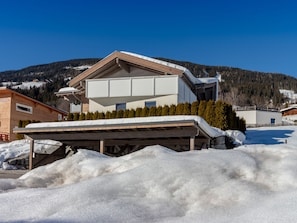Exterior - Spacious Chalet in Neukirchen am Großvenediger near Ski Area (Neukirchen am Grossvenediger)