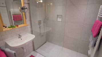 Apartment | Bathroom