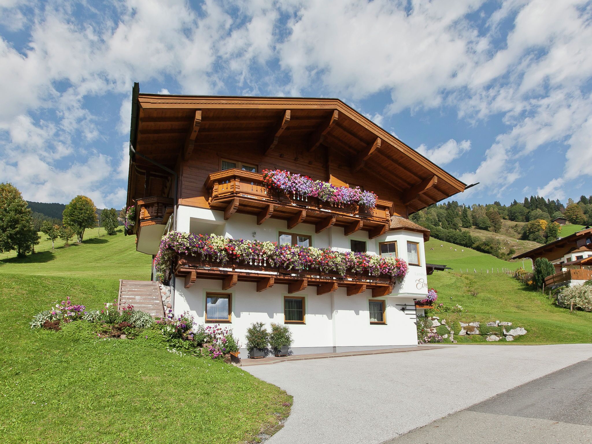 Exterior - Sunlit Apartment in Saalbach-hinterglemm With Balcony (Saalbach-Hinterglemm)