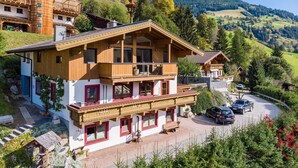 Unclassified image, 2 of 21, button - Spacious Apartment in Saalbach-Hinterglemm near Ski Lift (Viehhofen)