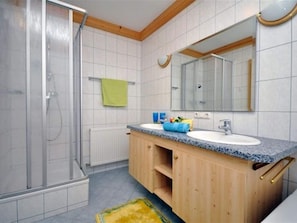Bathroom | Bathtub, towels