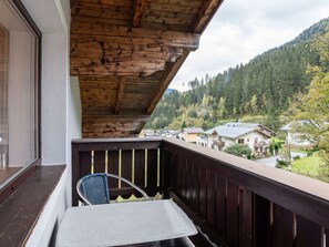 Balcony - Stylish Apartment in Zell am See near Ski Area (Zell am See)