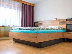 4 bedrooms - Modern Holiday Home in Fugen Near Ski Area (Fuegen)