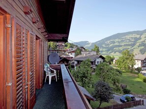 Balcony - Modern Holiday Home in Fugen Near Ski Area (Fuegen)