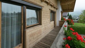Apartment | Balcony - Modern Apartment in Uderns Near Ski Area (Uderns)