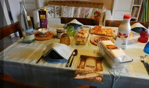 Free daily continental breakfast
