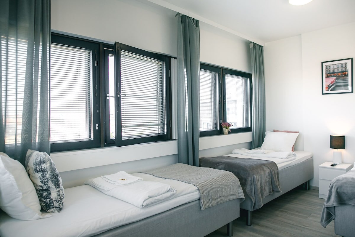 Hypo-allergenic bedding available, desk, laptop workspace