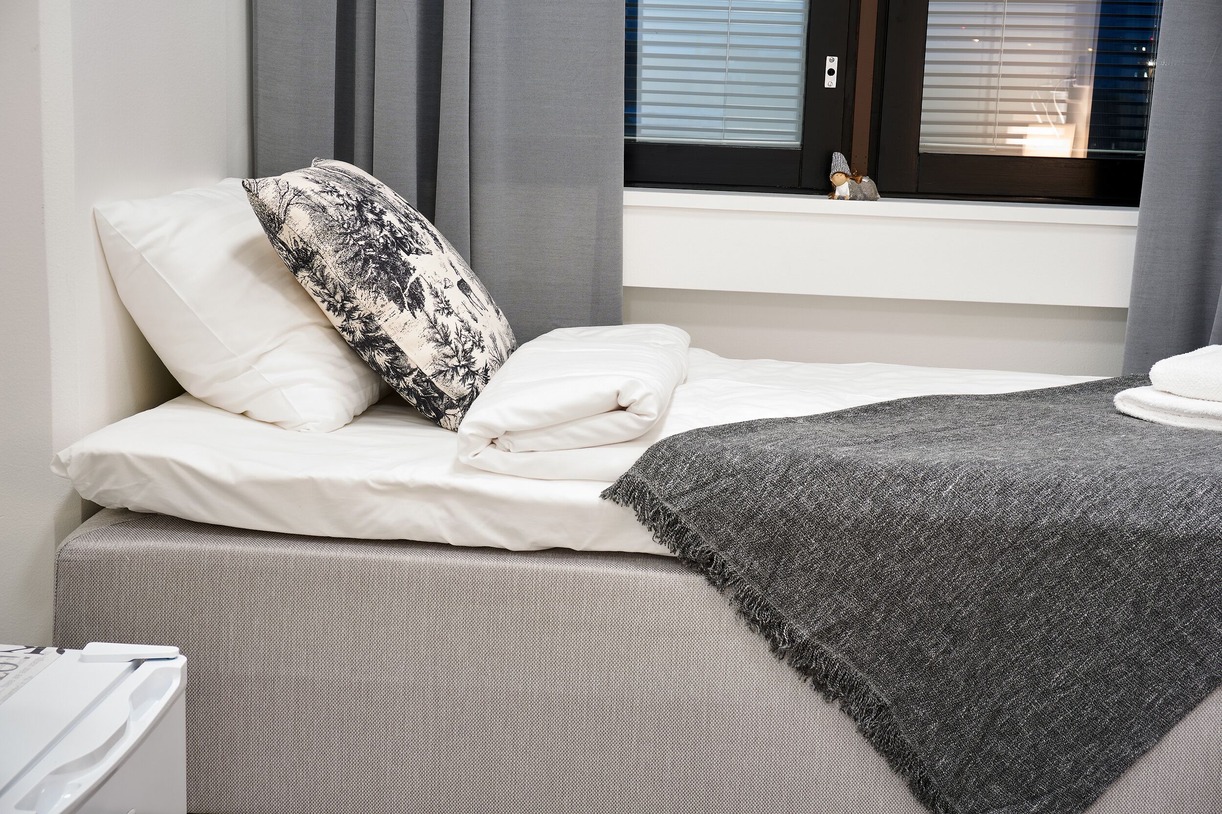 Ropa de cama hipoalergénica y escritorio 