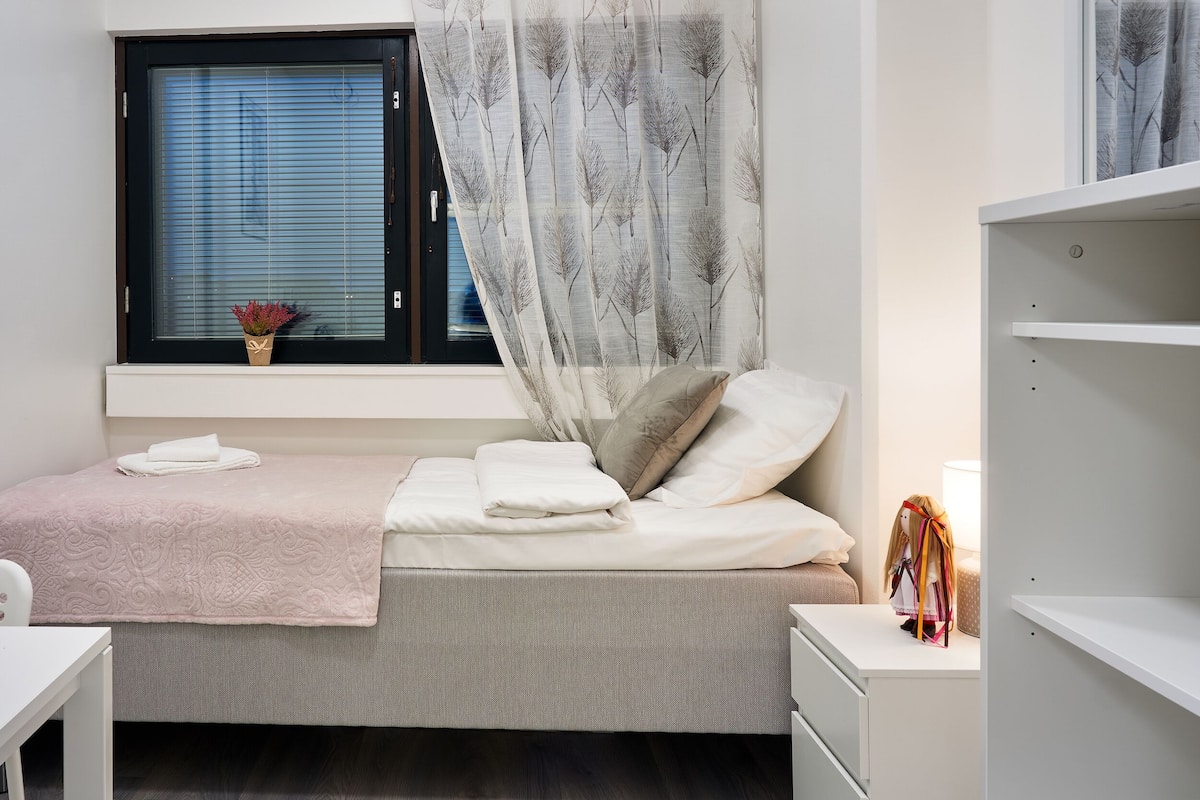 Hypo-allergenic bedding available, desk, laptop workspace