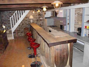 Fridge, microwave, oven, stovetop - Country house Cosquer Lezaff (Dinéault)